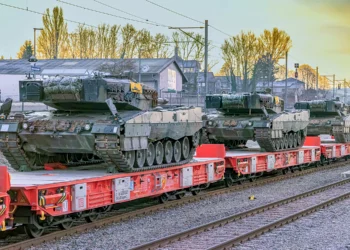 25 Tanques Leopard 2A4 se dirigen de Suiza a Alemania