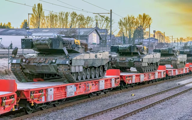 25 Tanques Leopard 2A4 se dirigen de Suiza a Alemania