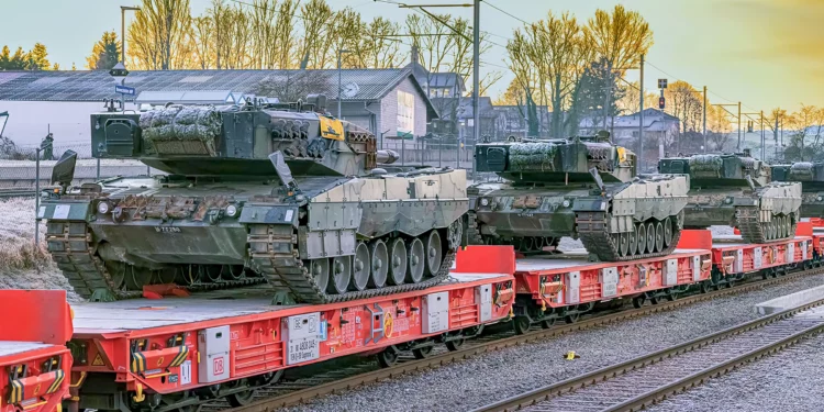 25 Tanques Leopard 2A4 se dirigen de Suiza a Alemania