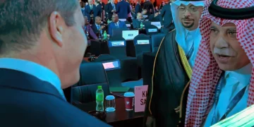 Barkat habla de paz con su homólogo saudí en EAU: Podemos hacer historia juntos