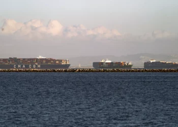 Portacontenedores de CMA CGM transitó por el mar Rojo con escolta naval francesa