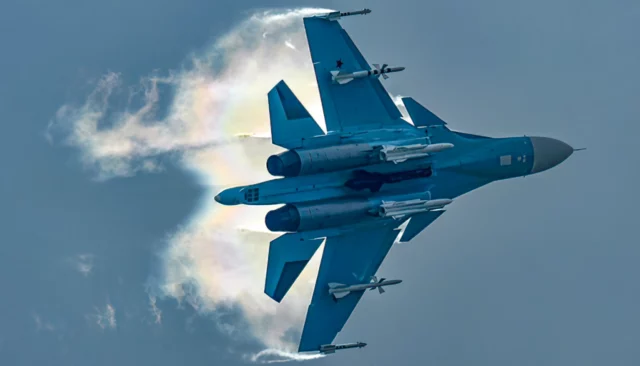 El Su-34 se convierte en blanco fácil: drones y misiles exponen su vulnerabilidad