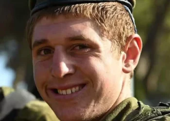 Muere un soldado herido en combates en Jan Yunis la semana pasada