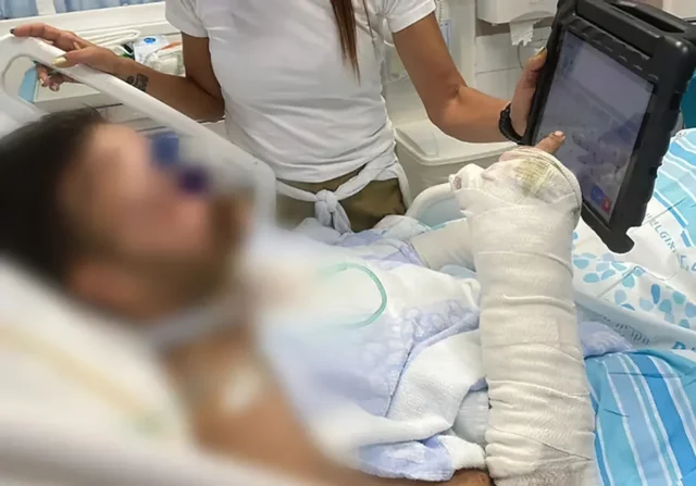 Tecnología israelí ayuda a soldado con lesiones cerebrales a volver a hablar