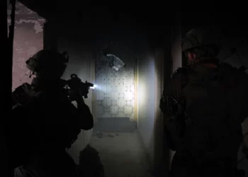 Las FDI rescatan a dos rehenes en Rafah, al sur de Gaza, en una arriesgada operación nocturna