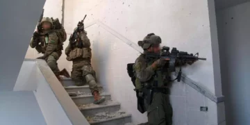 Las FDI combaten a Hamás en Gaza, en tierra y bajo tierra
