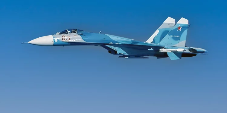 El legado del Su-27 Flanker frente a los innovadores F-22 y F-35