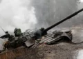 Tropas rusas innovan en reparaciones de tanques en el campo
