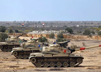 Egipto despliega 40 tanques para reforzar la frontera con Gaza ante la inminente ofensiva de Rafah