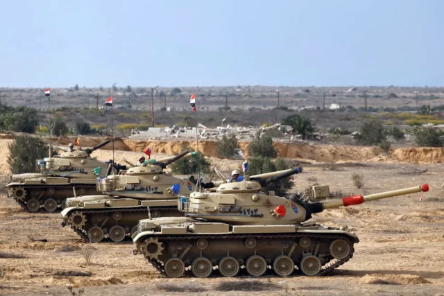 Egipto despliega 40.000 soldados en frontera para evitar el paso de gazatíes