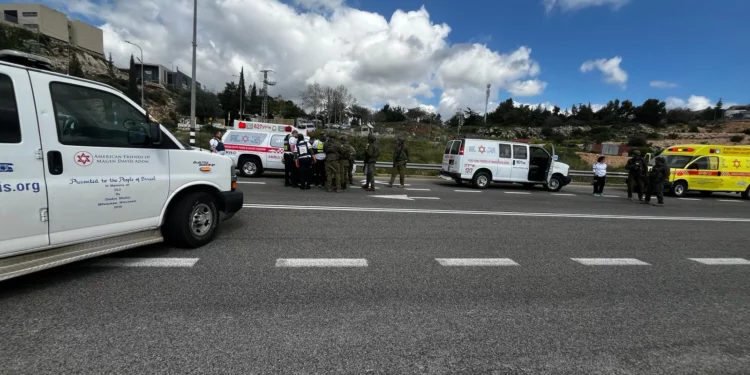 Ataque terrorista en Judea y Samaria: un soldado israelí muerto y siete heridos