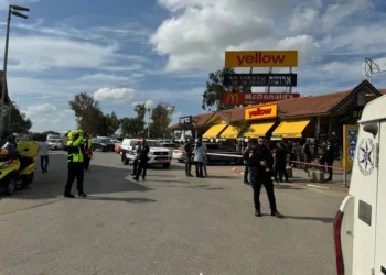 Ataque terrorista palestino con cuchillo: Un herido grave y dos leves