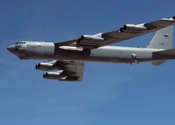 EE. UU. prueba con éxito un arma hipersónica desde un B-52