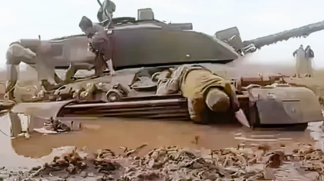 El tanque Challenger británico sigue atascándose en Ucrania