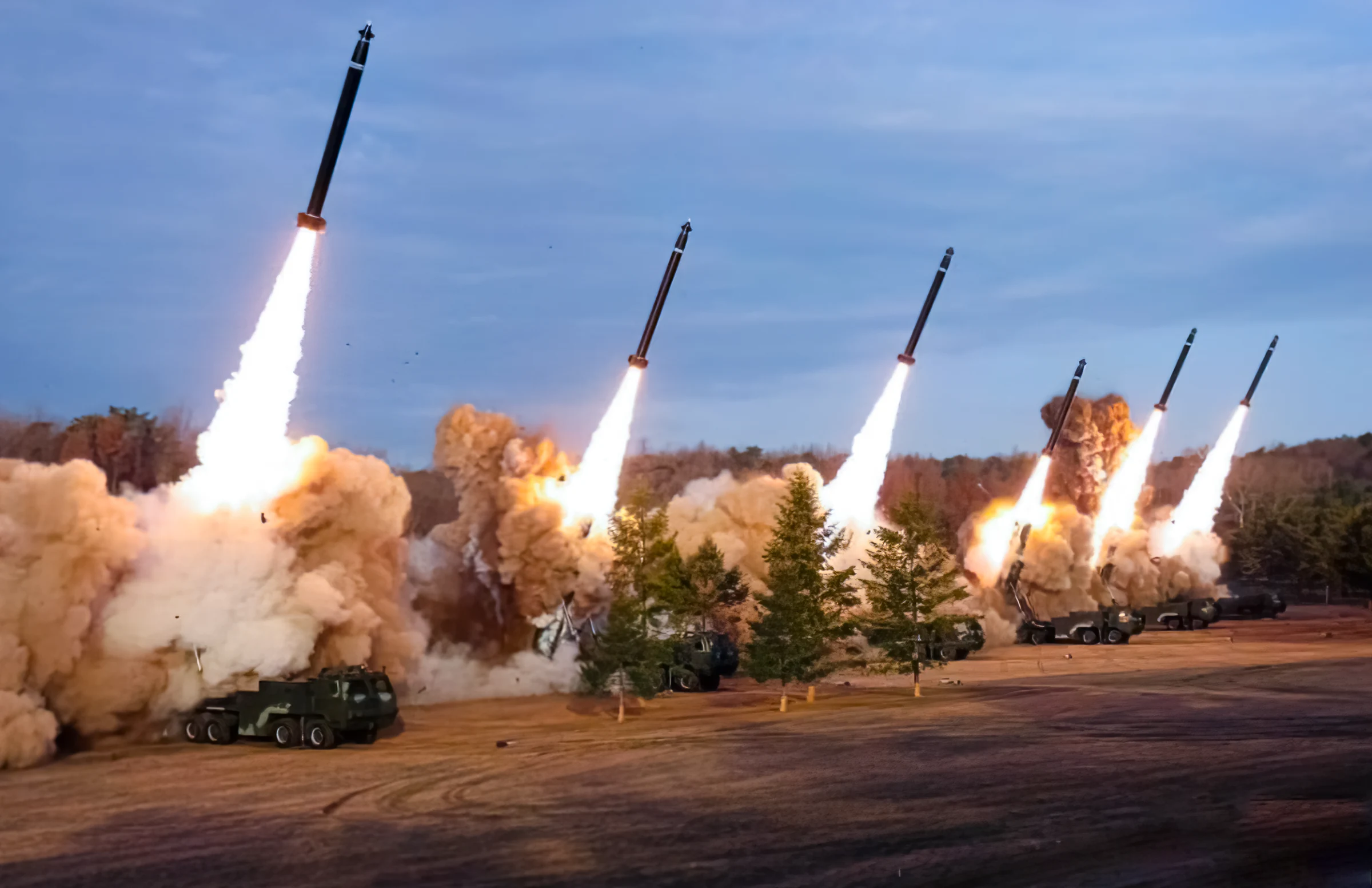 Corea del Norte lanza cohetes “supergrandes” al mar de Japón