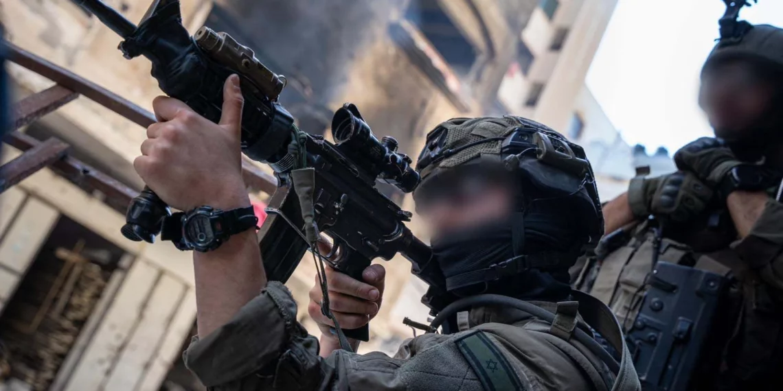 Las FDI capturan armas y detienen a terroristas en Jan Yunis