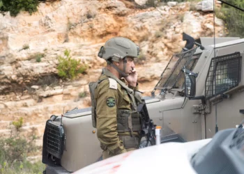 Las FDI persiguen a un terrorista tras un ataque contra un vehículo israelí