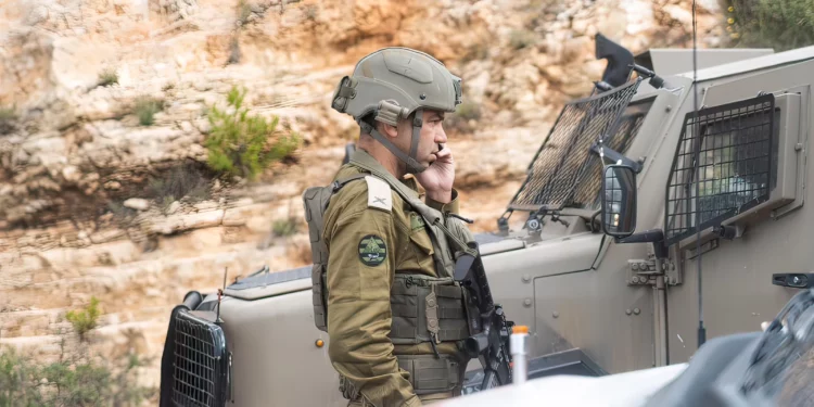 Las FDI persiguen a un terrorista tras un ataque contra un vehículo israelí