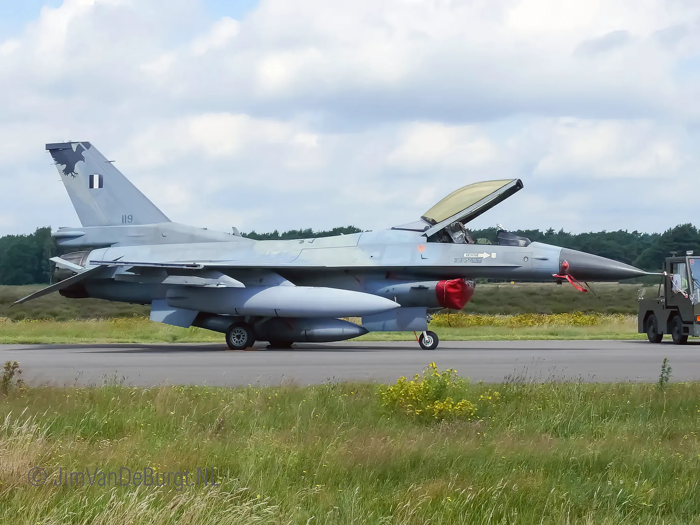 Grecia pone a la venta sus viejos F-16 y Mirage 2000
