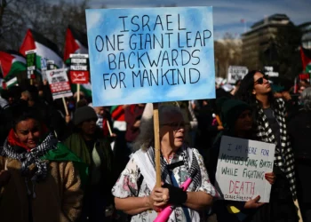 Decenas de miles protestan en Londres contra Israel