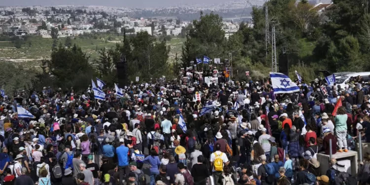 Miles de manifestantes a favor del acuerdo sobre los rehenes