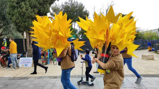 Desfile “Unidos en Purim” en Jerusalén en honor de los rehenes