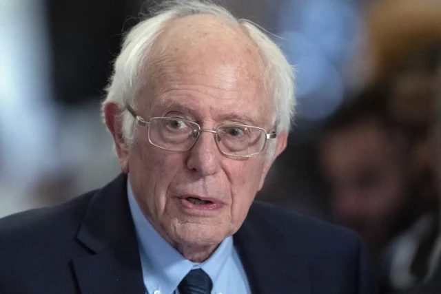 Sanders felicita a Canadá por detener venta de armas a Israel