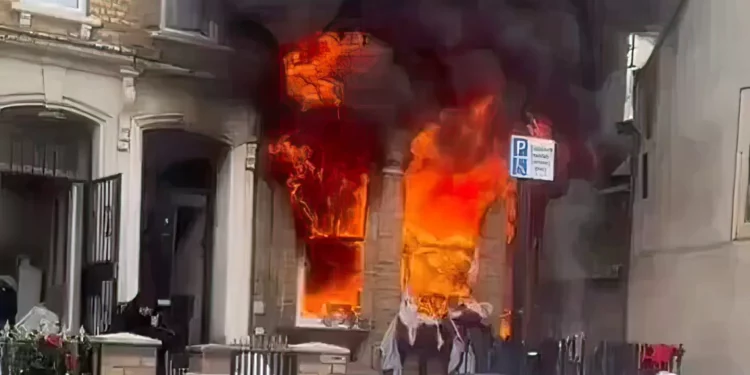 Incendio en Londres investigado como posible crimen de odio antisemita