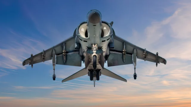 El caza AV-8B Harrier no toma prisioneros
