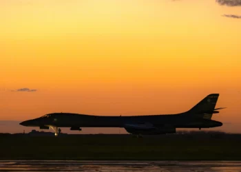 Dos bombarderos B-1B Lancer aterrizan a las puertas de Rusia