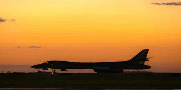 Dos bombarderos B-1B Lancer aterrizan a las puertas de Rusia