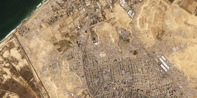 Imágenes satelitales: Campamento en construcción ante posible evacuación de Rafah