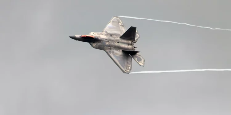 Fortalezas y debilidades del caza F-22 Raptor