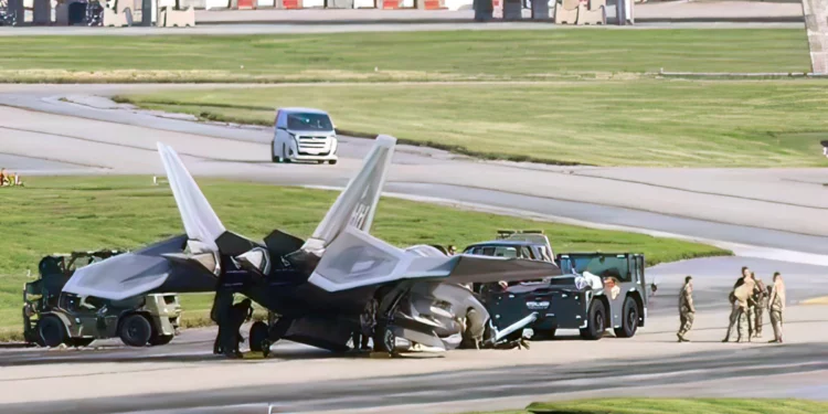 Raptor en problemas: F-22 sufre incidente en base de Kadena