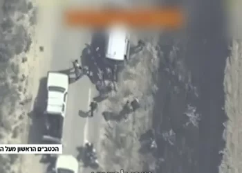 Captura de pantalla de las imágenes filtradas de drones de la Fuerza Aérea Israelí de la mañana del 7 de octubre, publicadas por el Canal 12 el 30 de abril de 2024. (Captura de pantalla, Canal 12: utilizada de acuerdo con la Cláusula 27a de la Ley de Derechos de Autor)