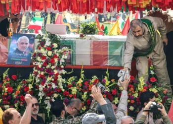 Irán reitera amenazas a Israel durante funeral de agentes CGRI
