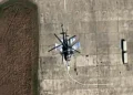 Helicóptero ruso “aterriza sobre un Su-30” en el aeródromo de Crimea