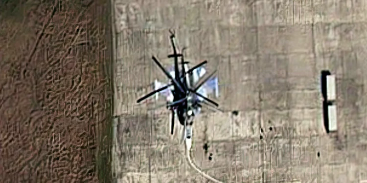Helicóptero ruso “aterriza sobre un Su-30” en el aeródromo de Crimea