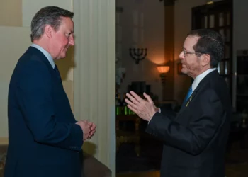 Cameron: Está claro que Israel ha decidido responder al ataque de Irán