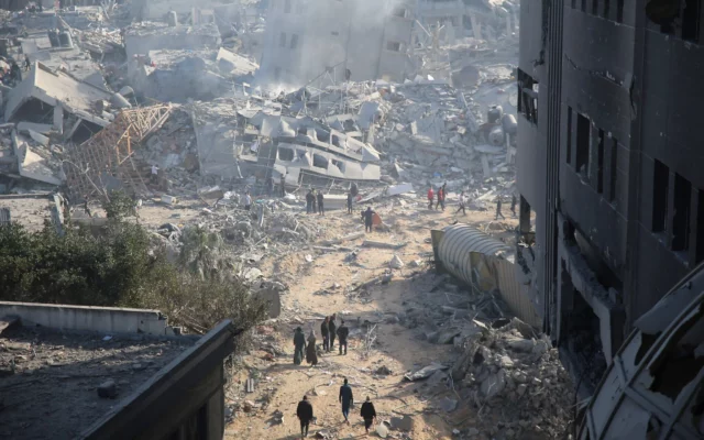 Testigos relatan destrucción tras retirada israelí de hospital Shifa