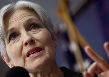 Detienen a candidata presidencial Jill Stein en protesta antiisraelí