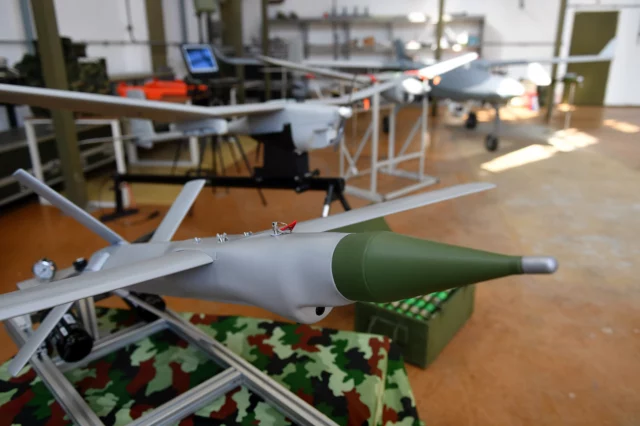 Serbia anuncia producción de 5.000 drones kamikazes “Mosquito”