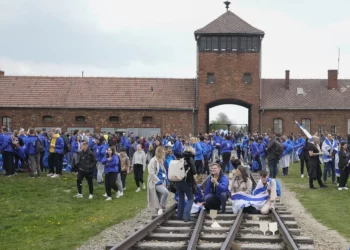 Sobrevivientes del Holocausto afectados por el 7 de octubre asistirán a la Marcha de los Vivos en Auschwitz