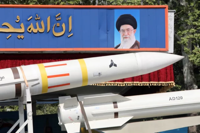 El Reino Unido sanciona a las entidades militares iraníes