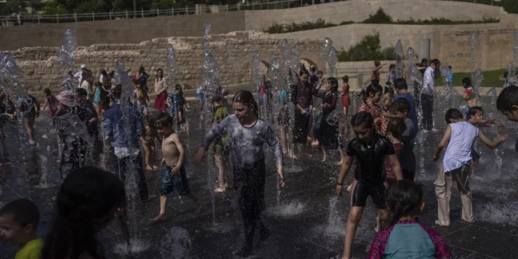 Ola de calor en Israel alcanza máximas de 40 grados