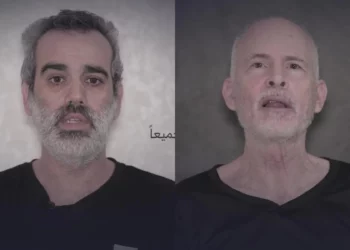 Hamás difunde un video propagandístico que muestra vivos a los rehenes Keith Siegel y Omri Miran