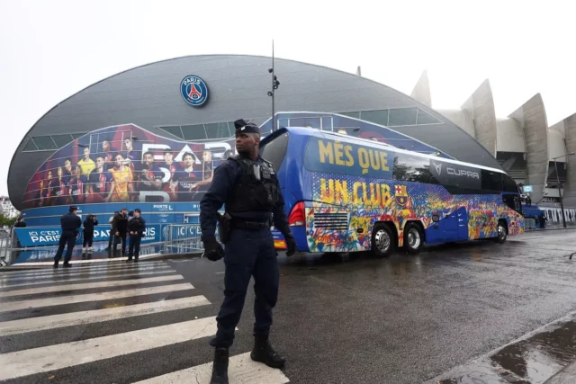 Refuerzo de la seguridad en torno al partido de fútbol PSG-Barcelona tras la amenaza del Estado Islámico