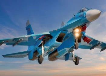 Piloto ruso de SU-27 intenta derribar avión espía británico cerca de Ucrania