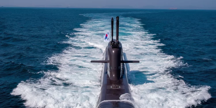 HD Hyundai presenta submarinos y buques de guerra en Ulsan