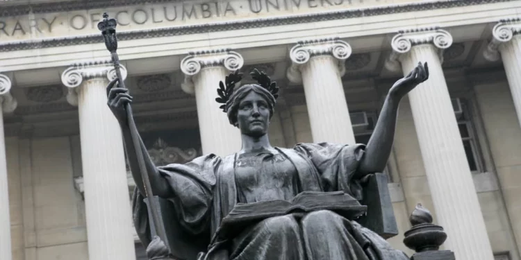 Presidente de Universidad de Columbia testificará sobre antisemitismo en el campus